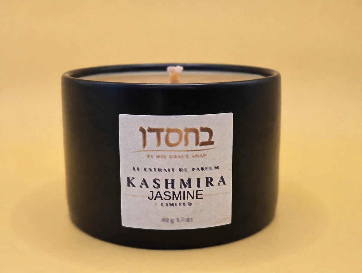 Kashmira Jasmine Extrait de Parfum Candle on a gold background, main photo
