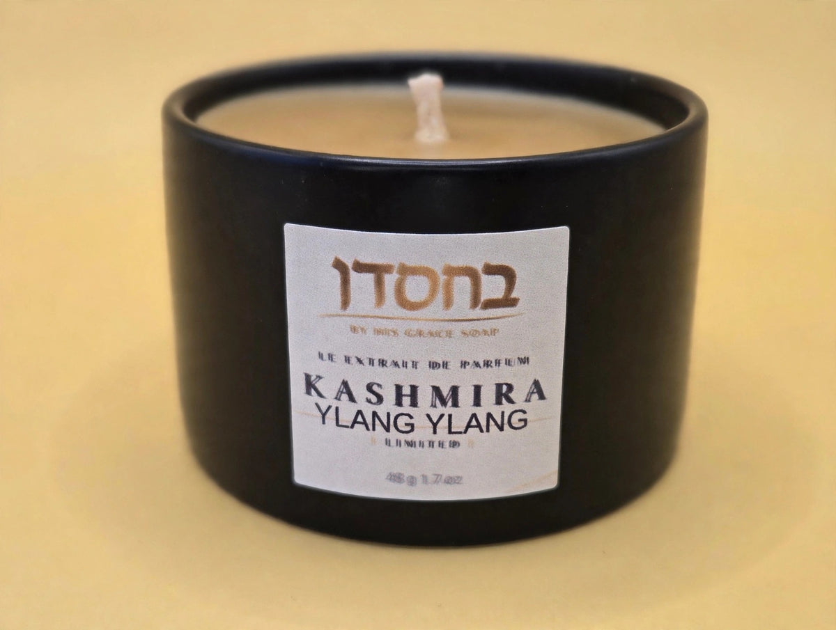 Kashmira Ylang Ylang Extrait de Parfum Candle on a gold background, main photo