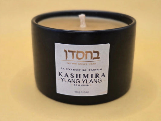 Kashmira Ylang Ylang Extrait de Parfum Candle on a gold background, main photo