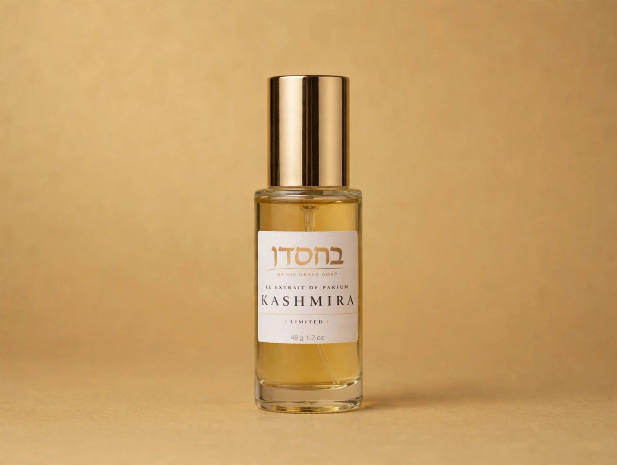 Kashmira Le Extrait de Parfum, 1.7 oz on a gold background, main photo