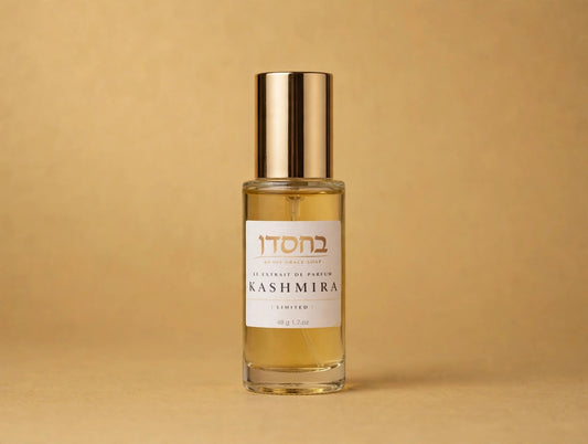 Kashmira Le Extrait de Parfum, 1.7 oz on a gold background, main photo